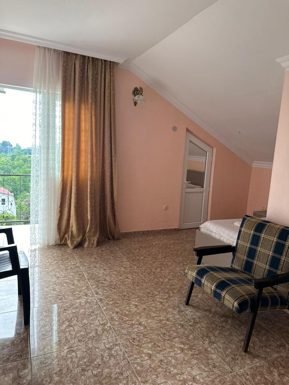 Affittacamere Shamil House Makhinjauri Esterno foto